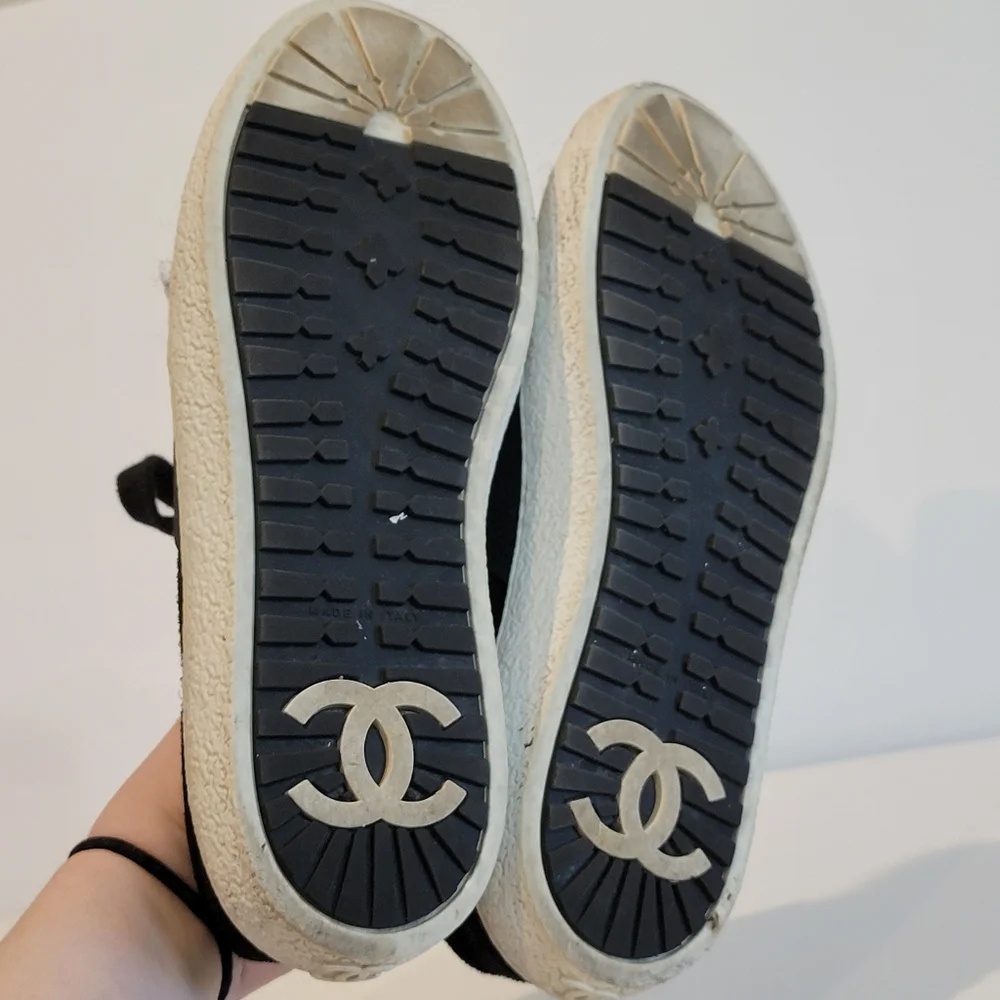 CHANEL excellent